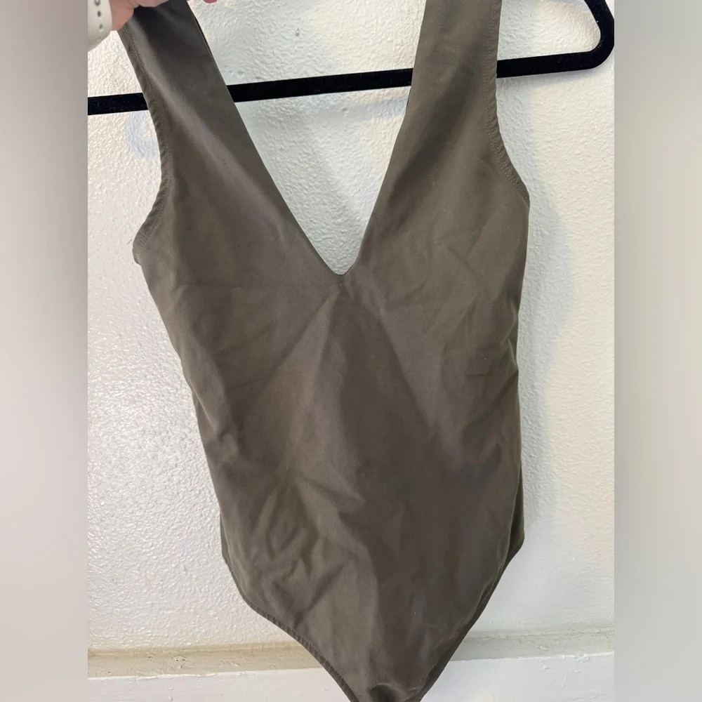 4/$25 Like new intimately free people Olive Green body suit sz XS